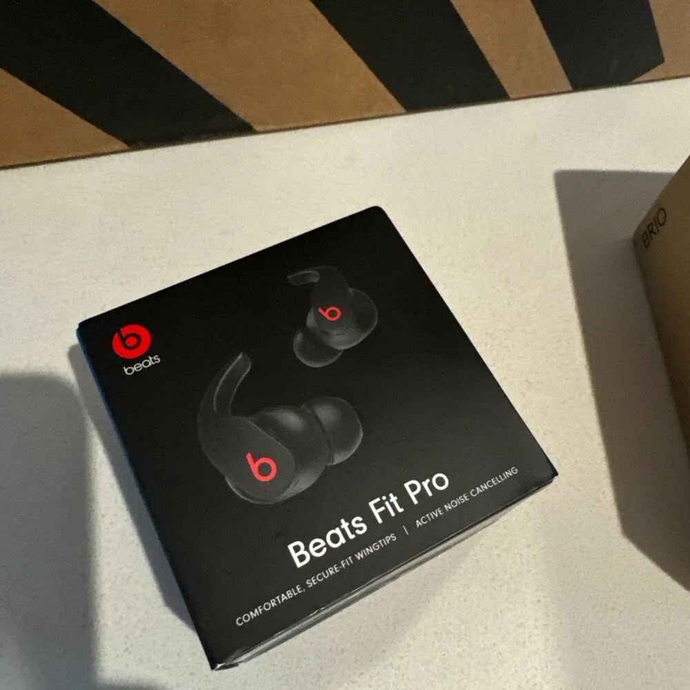 Lenovo ThinkPad (BRAND NEW) Bundle W Beats Fit Pro and Logitech BRIO